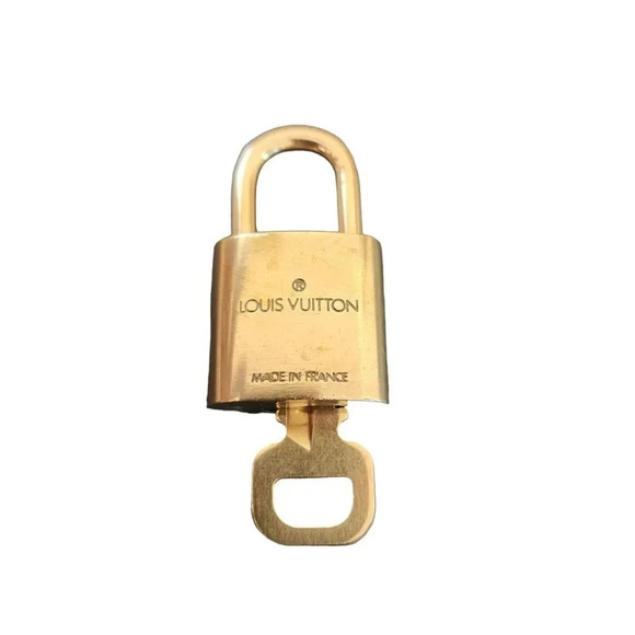 Louis Vuitton Padlock and Key Brass Gold Authentic # 304 Excellent Condition - Picture 6 of 9